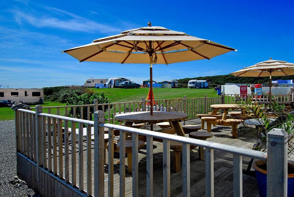 Blackthorn Farm Bed & Breakfast Holyhead Exterior foto